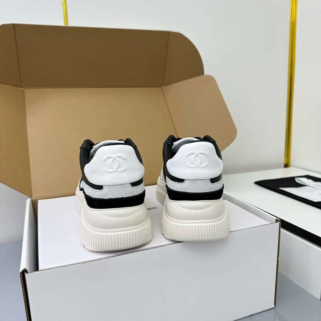 👟👟Ex-factory price 620👟👟 Chanel bread shoes ~ original calfskin panda shoes Chanel 25C latest hot style panda black and white sports shoes casual sneakers Xiaoxiang hot item classic black and white panda color coco girls must pay Fabric: original custom mixed sheepskin lining: original imported breathable mesh lining outsole: Original molded rubber + TPU combination Size: Women's 35-41